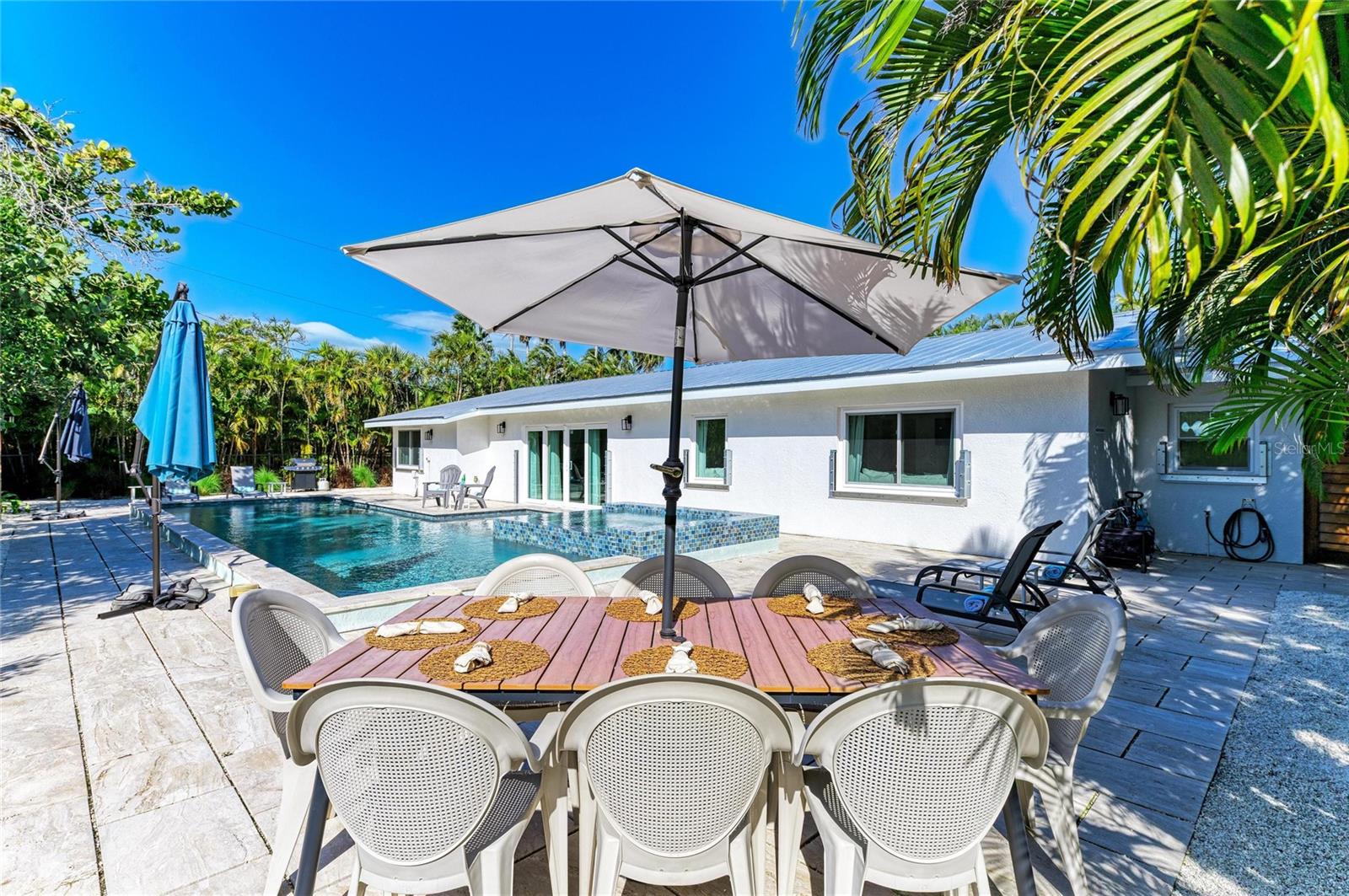 ISLAND CEDARS - Residential