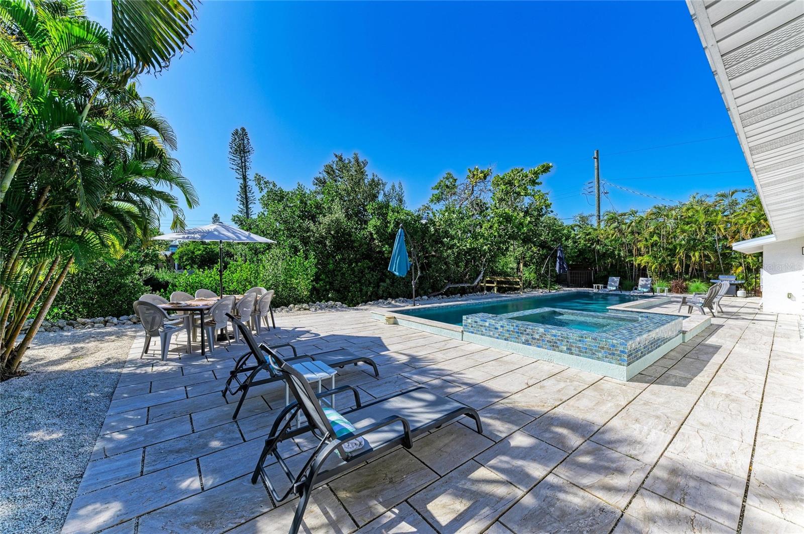 ISLAND CEDARS - Residential