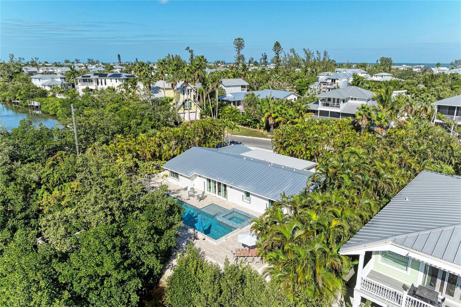 ISLAND CEDARS - Residential