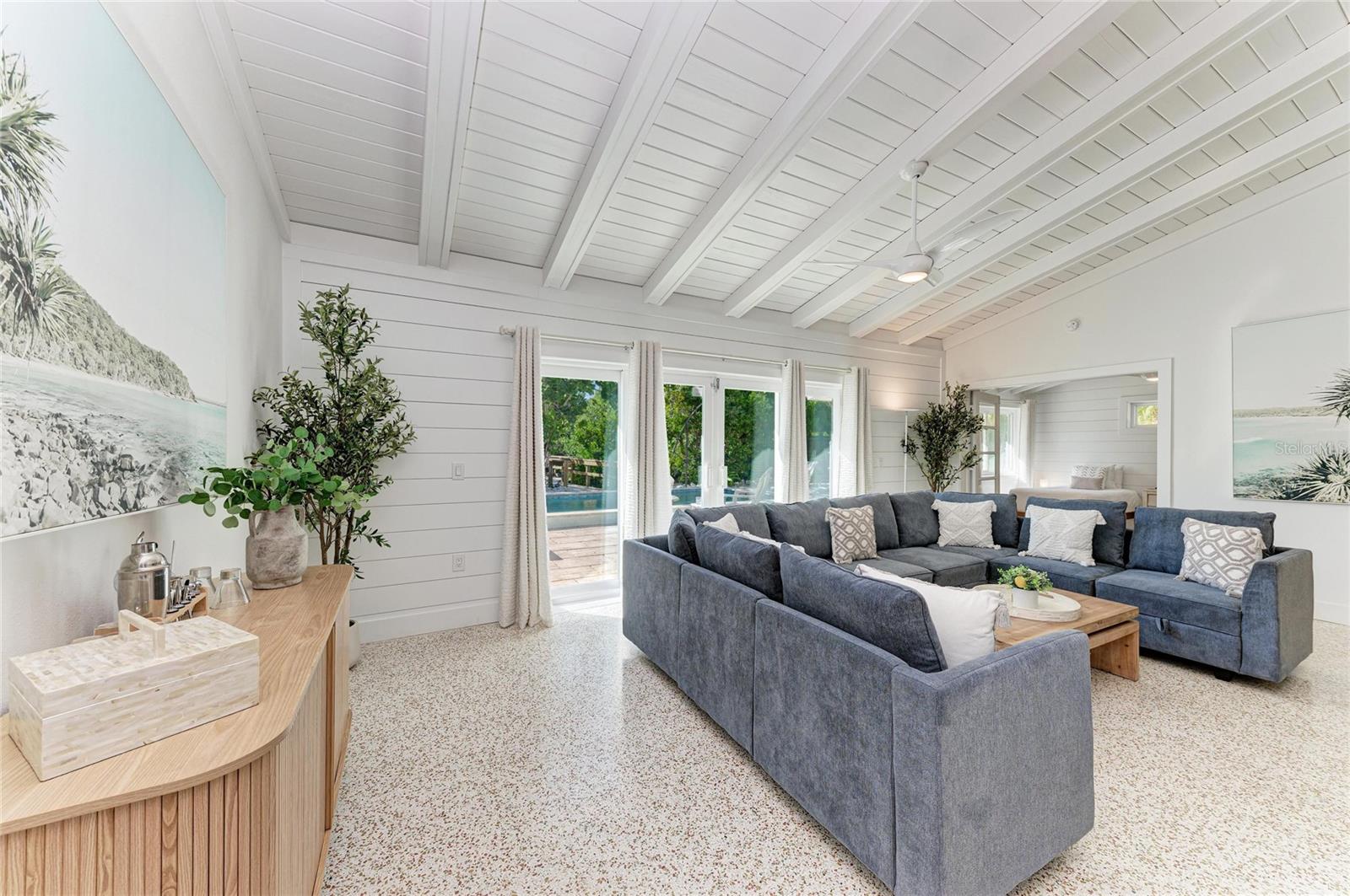 ISLAND CEDARS - Residential