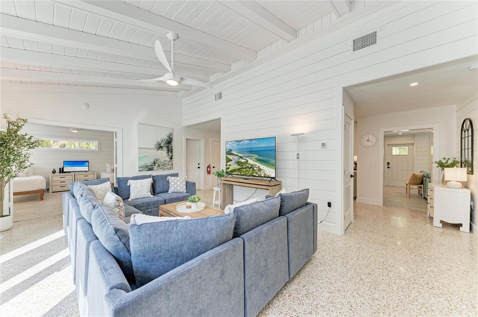ISLAND CEDARS - Residential