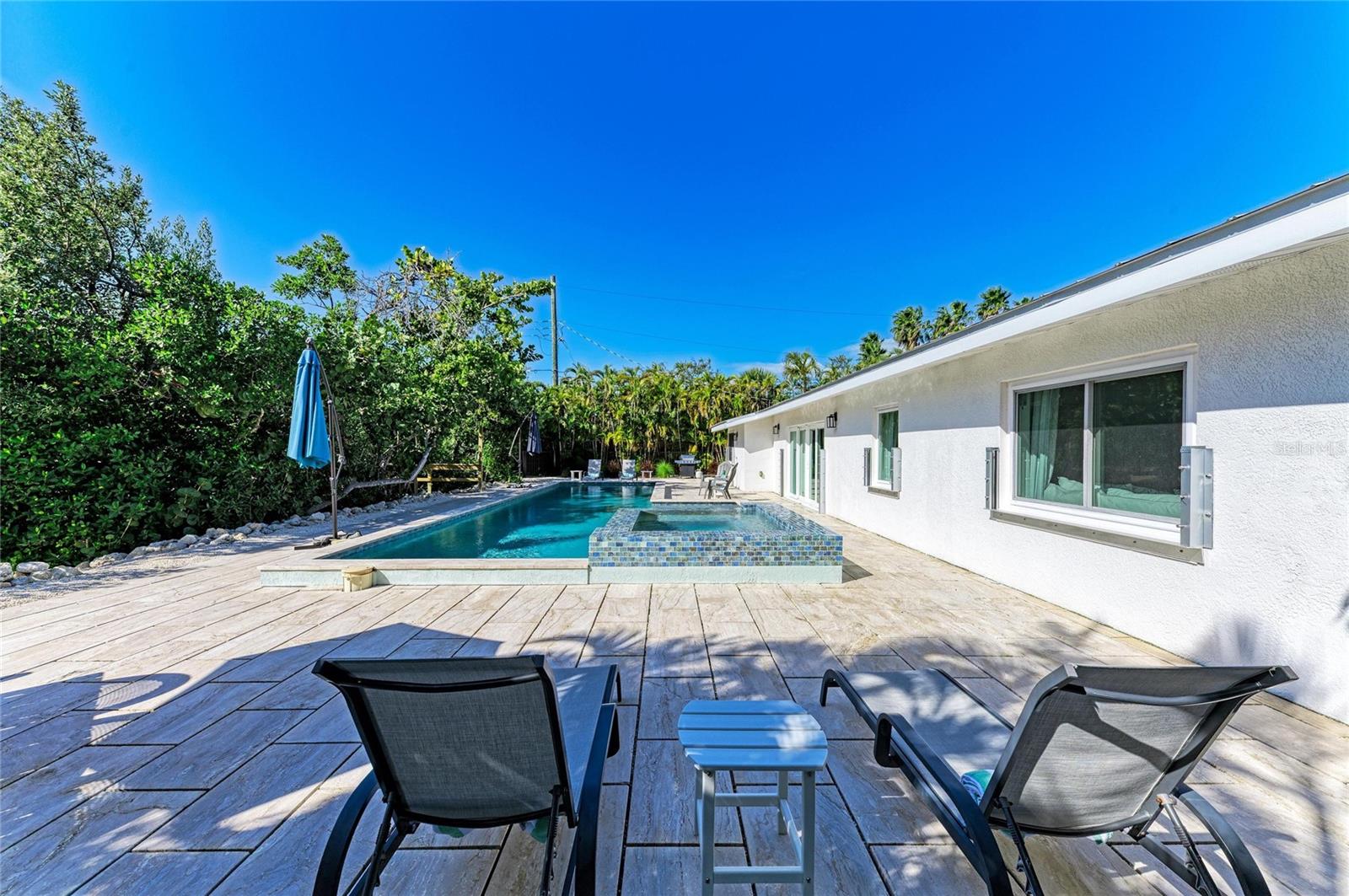 ISLAND CEDARS - Residential