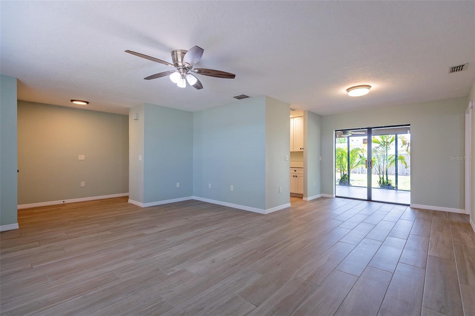 COUNTRY CLUB HEIGHTS FIRST ADD - Residential