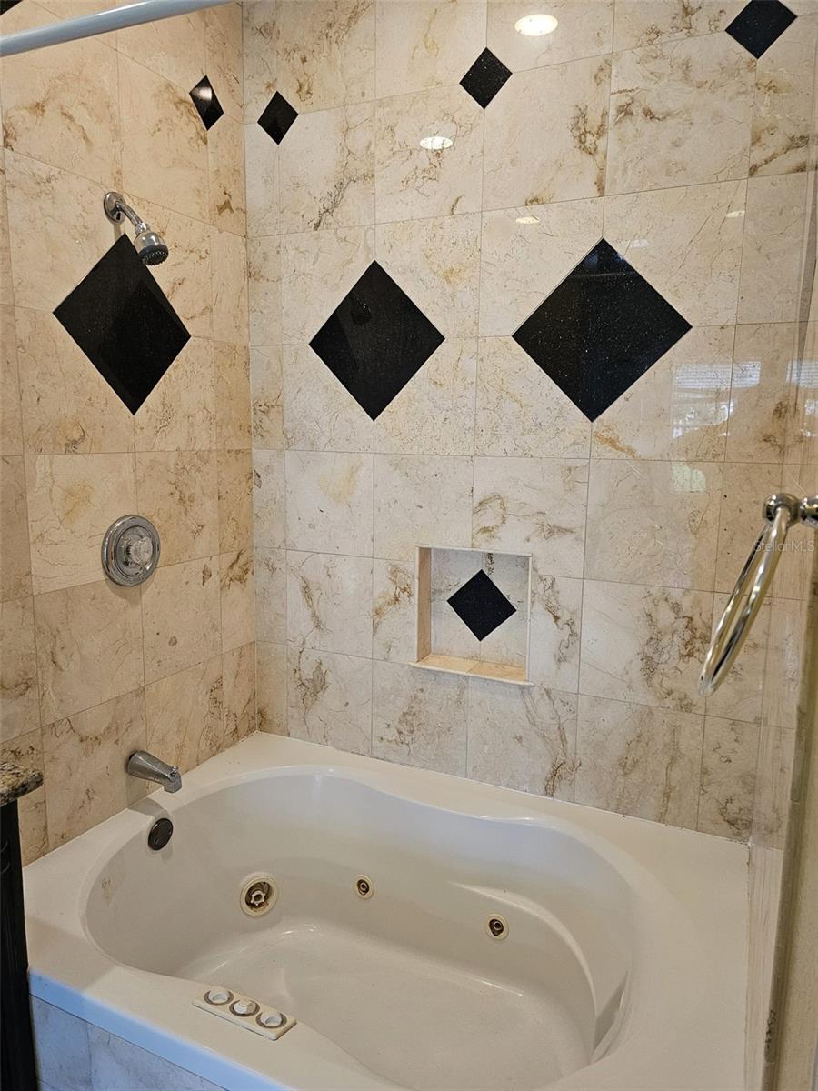 FLORA RIDGE CONDO PH 6 BLDG 13 - Residential