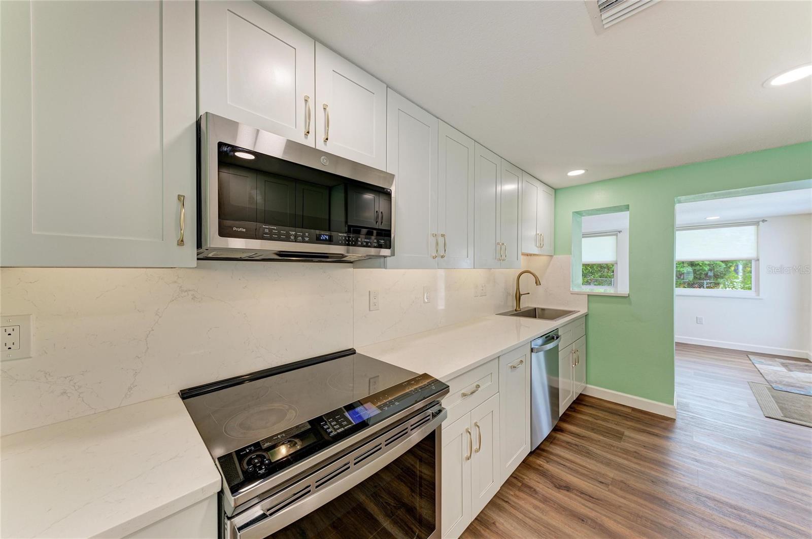 SOUTH GATE - Residential