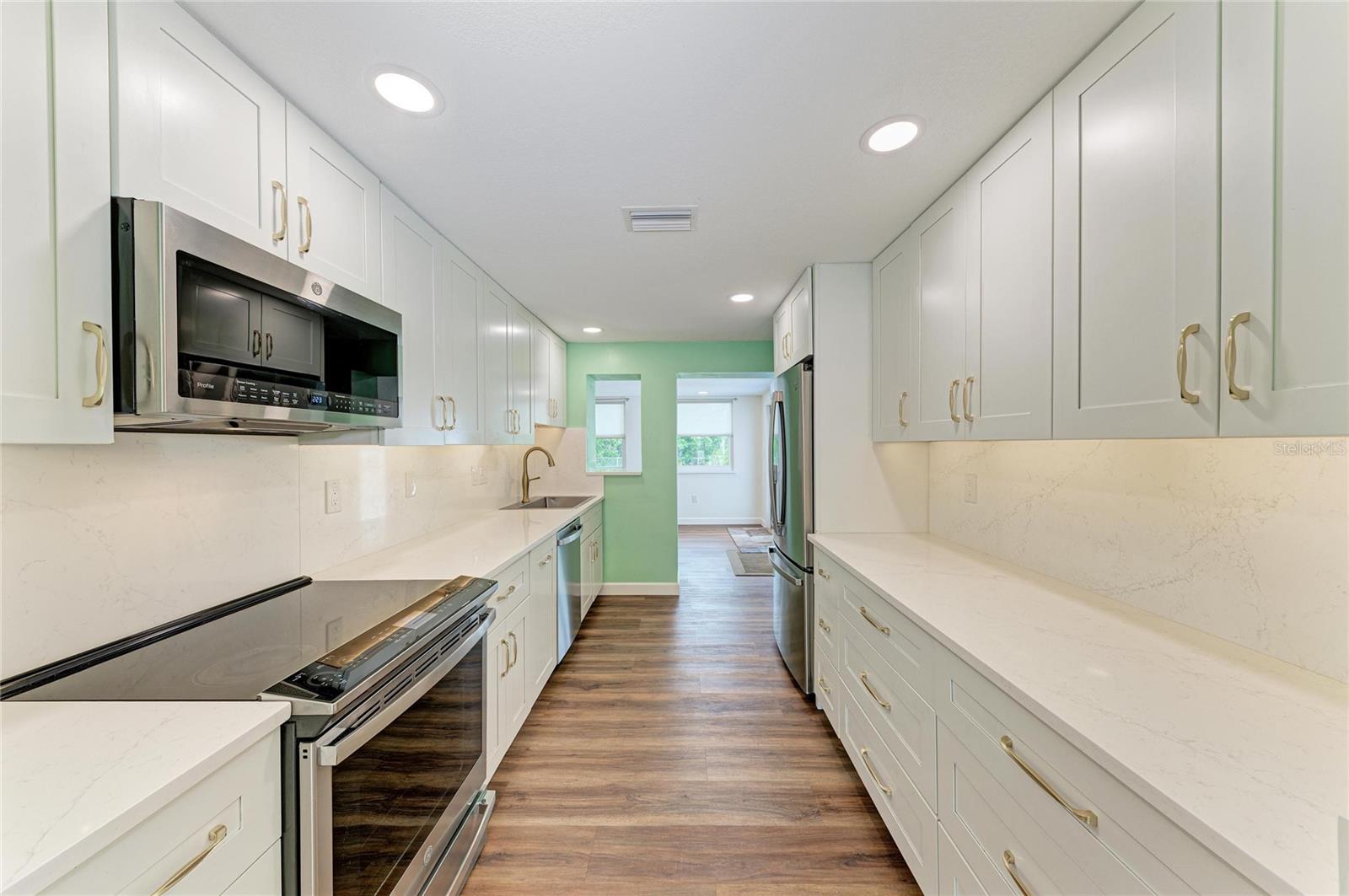 SOUTH GATE - Residential