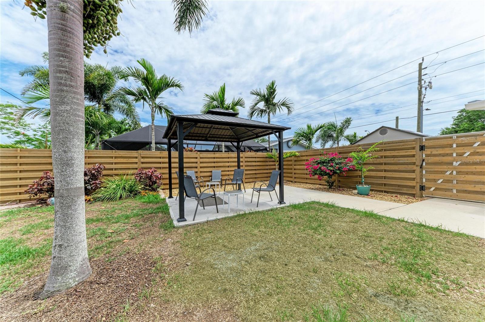SOUTH GATE - Residential