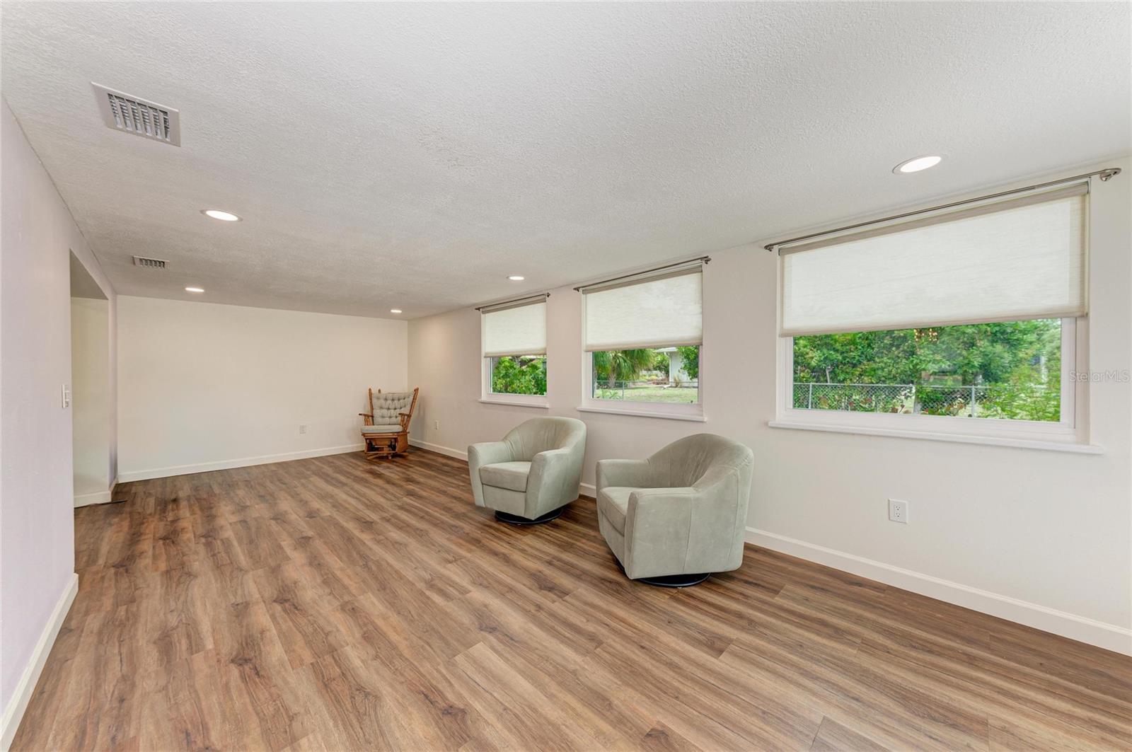 SOUTH GATE - Residential