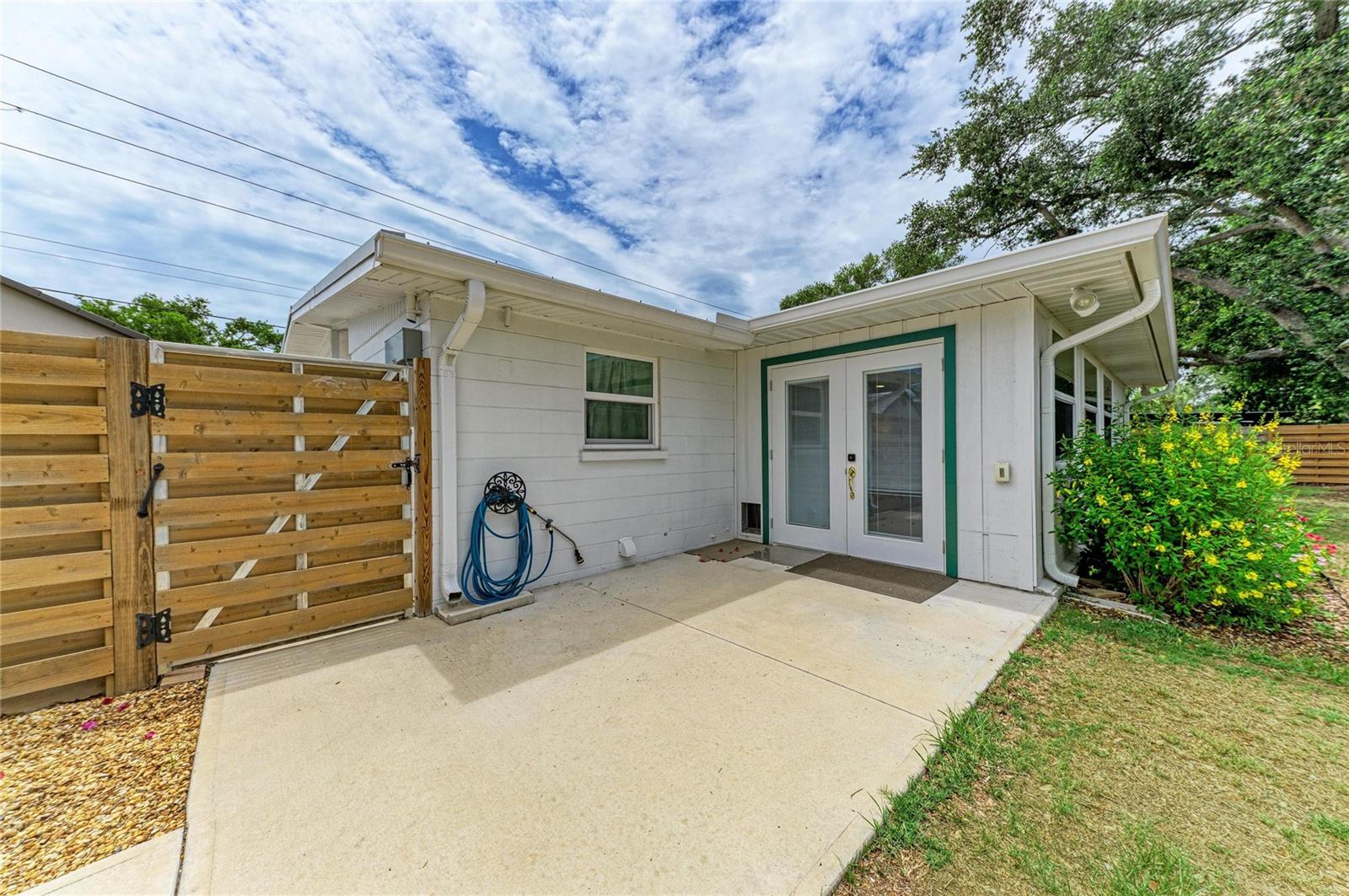 SOUTH GATE - Residential