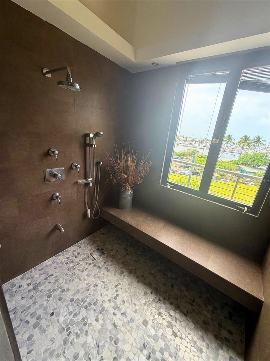 HARBOR VIEW ROAD - Residential