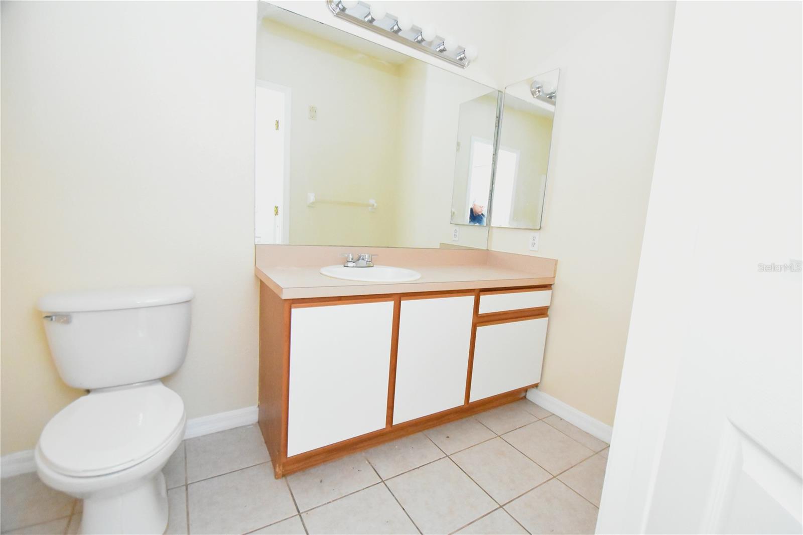 VILLAGES OF BLOOMINGDALE CONDO - Residential