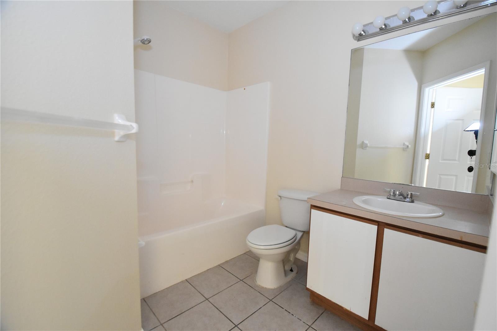 VILLAGES OF BLOOMINGDALE CONDO - Residential