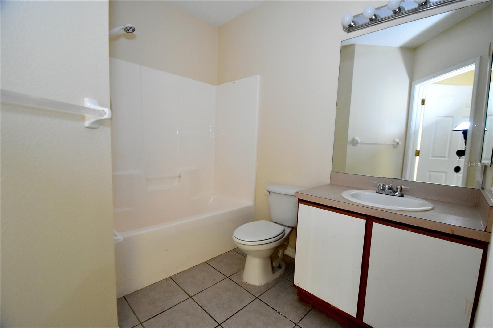 VILLAGES OF BLOOMINGDALE CONDO - Residential