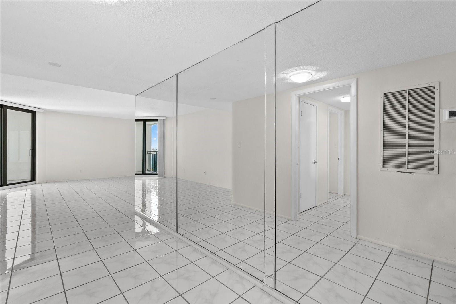 SIESTA TOWERS - Residential
