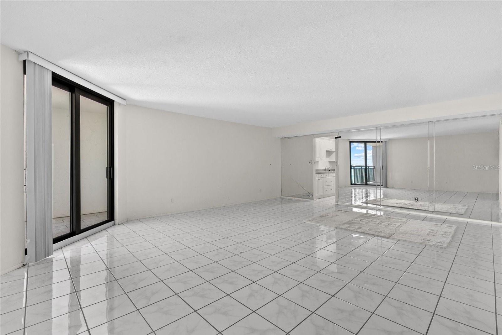 SIESTA TOWERS - Residential