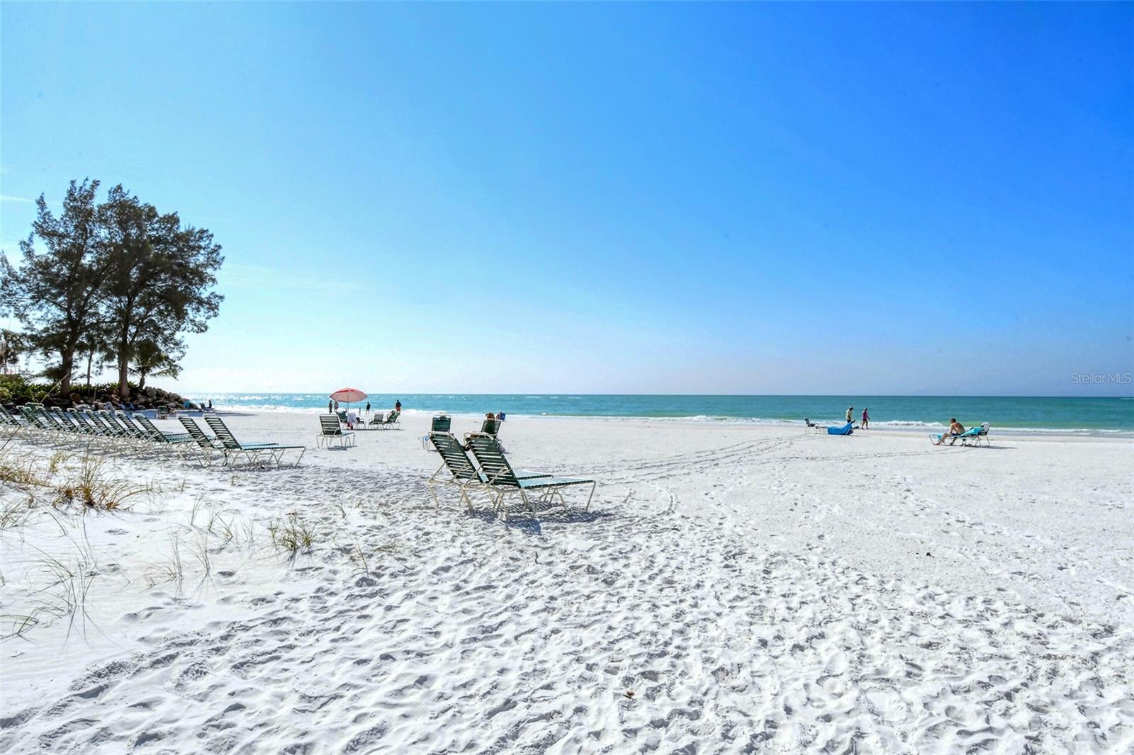 WHISPERING SANDS - Residential