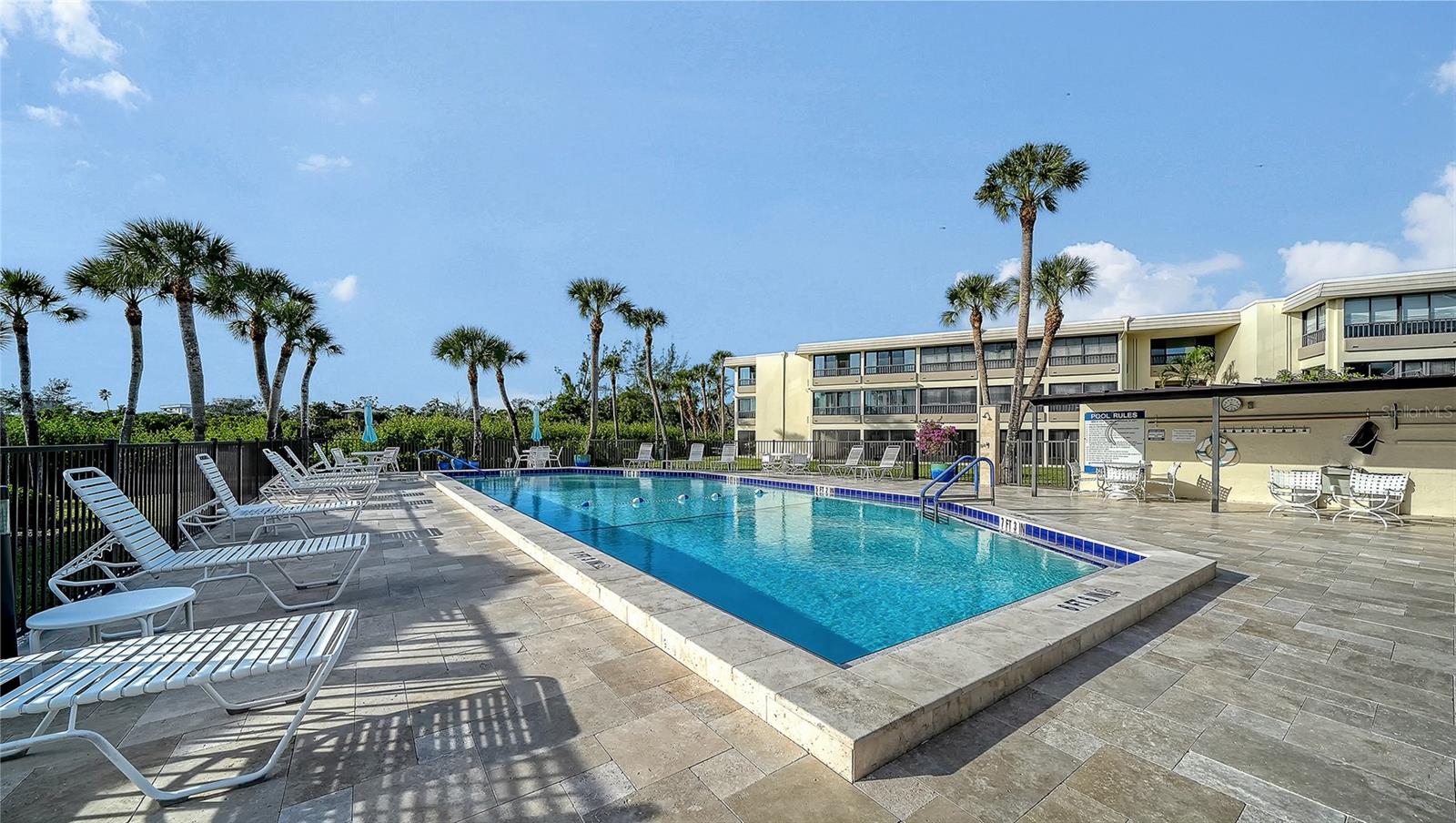 WHISPERING SANDS - Residential