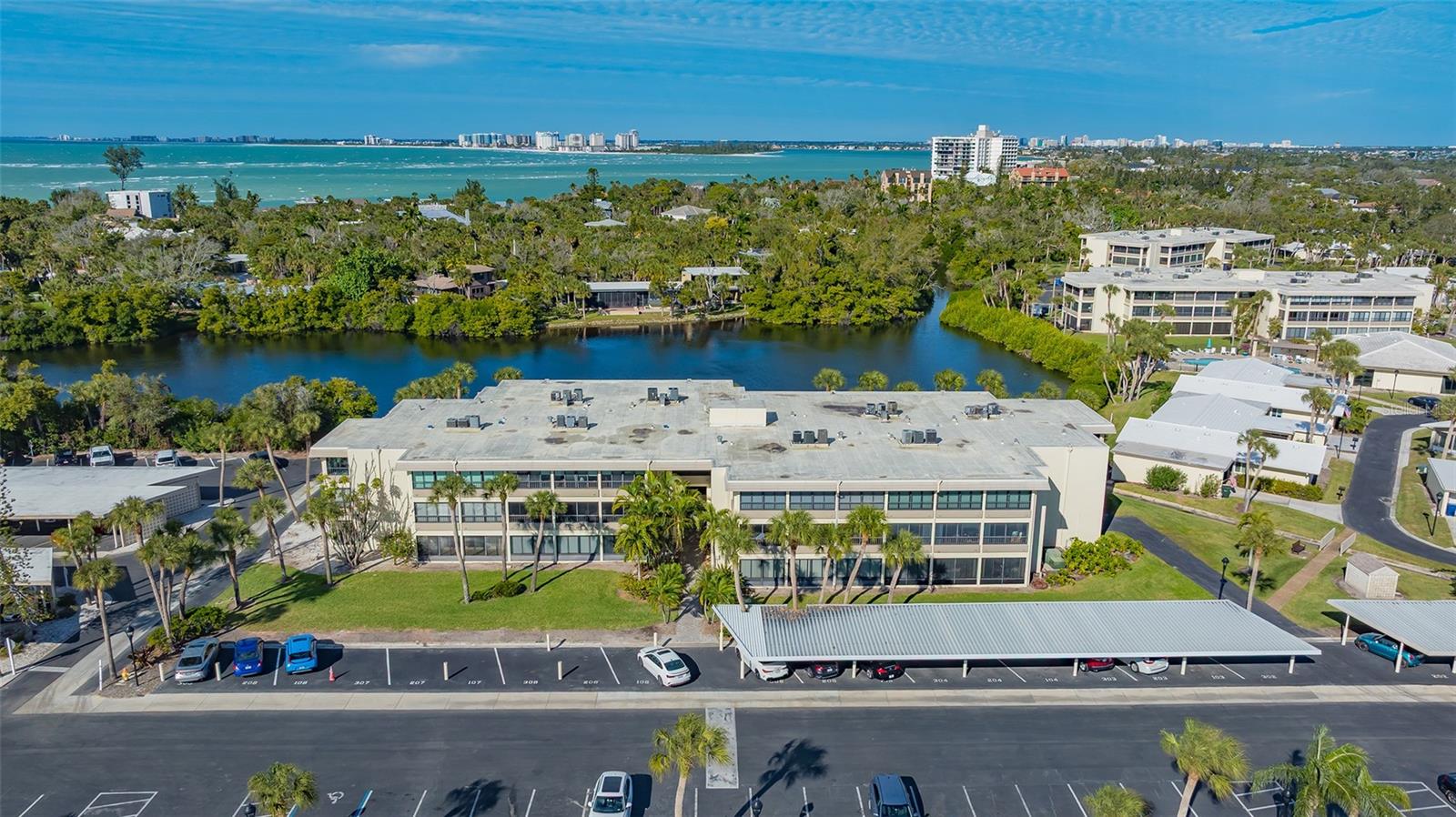 WHISPERING SANDS - Residential