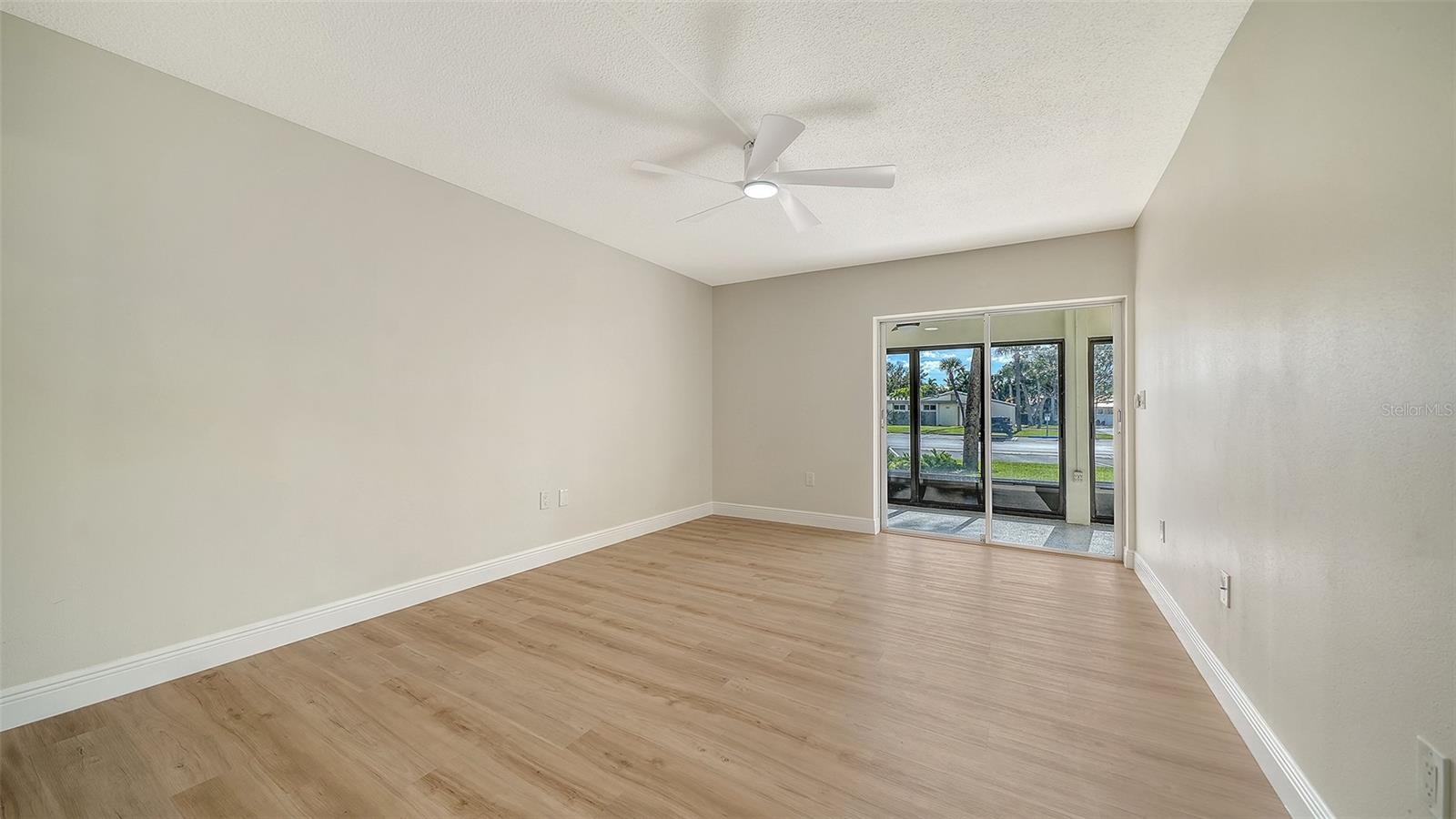 WHISPERING SANDS - Residential