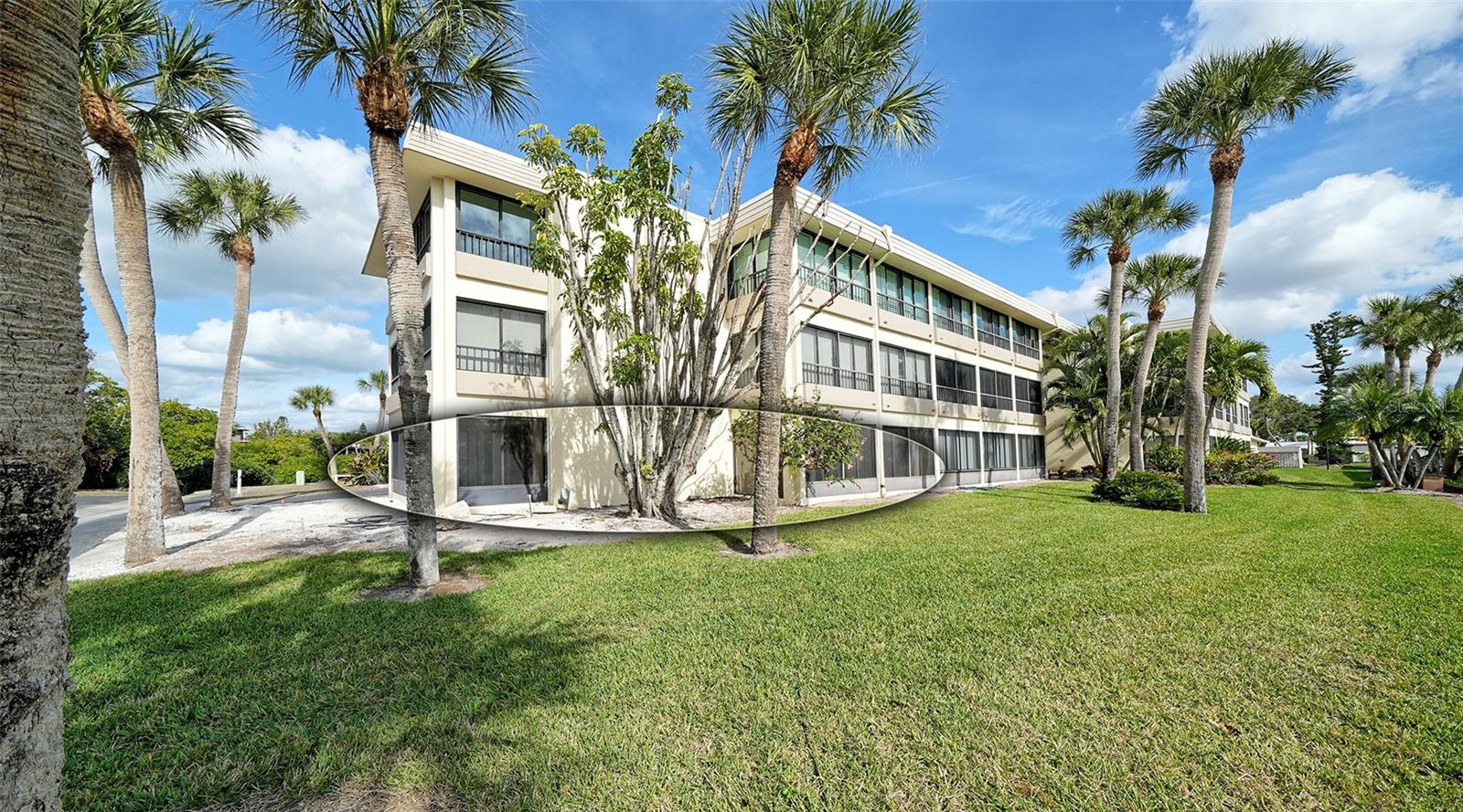 WHISPERING SANDS - Residential