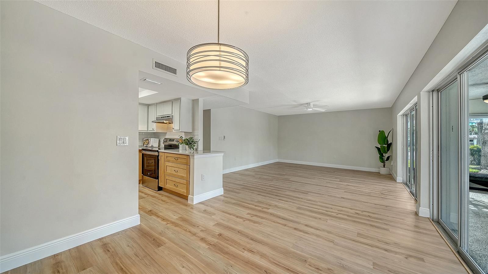 WHISPERING SANDS - Residential