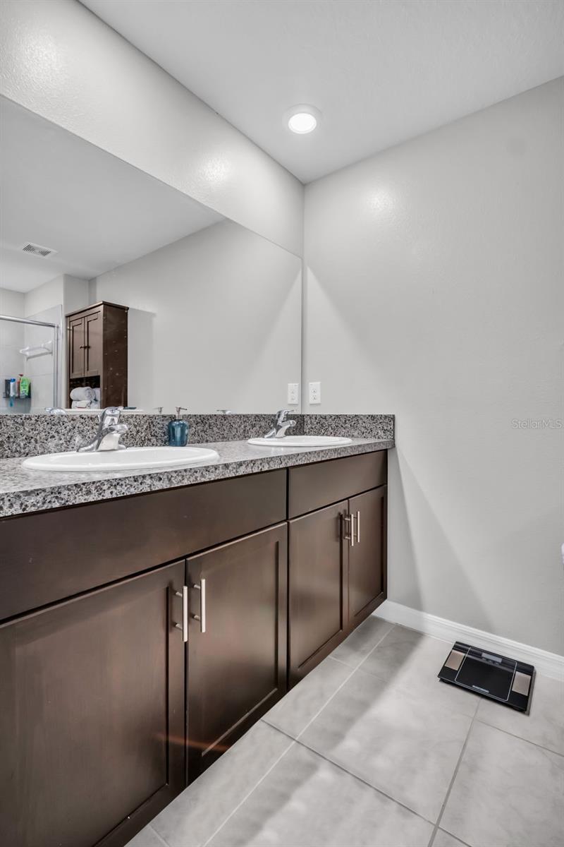 VENTANA TWNHMS AT WATERS EDGE - Residential
