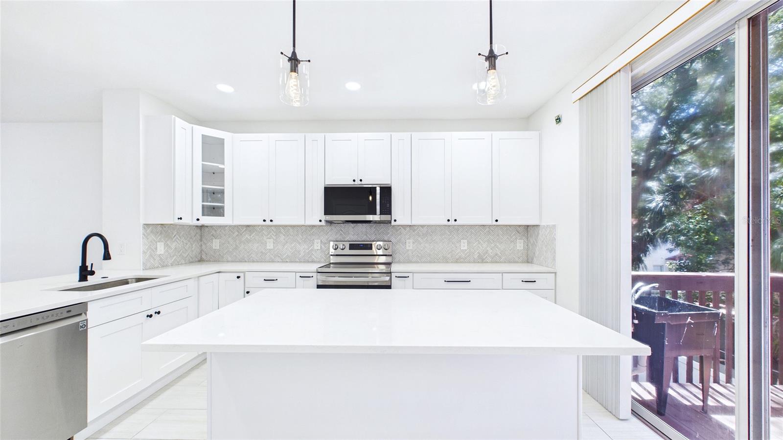 BAYSHORE WEST - Residential Lease