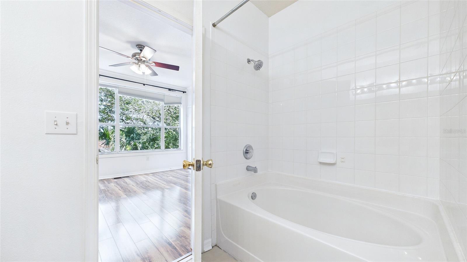 BAYSHORE WEST - Residential Lease