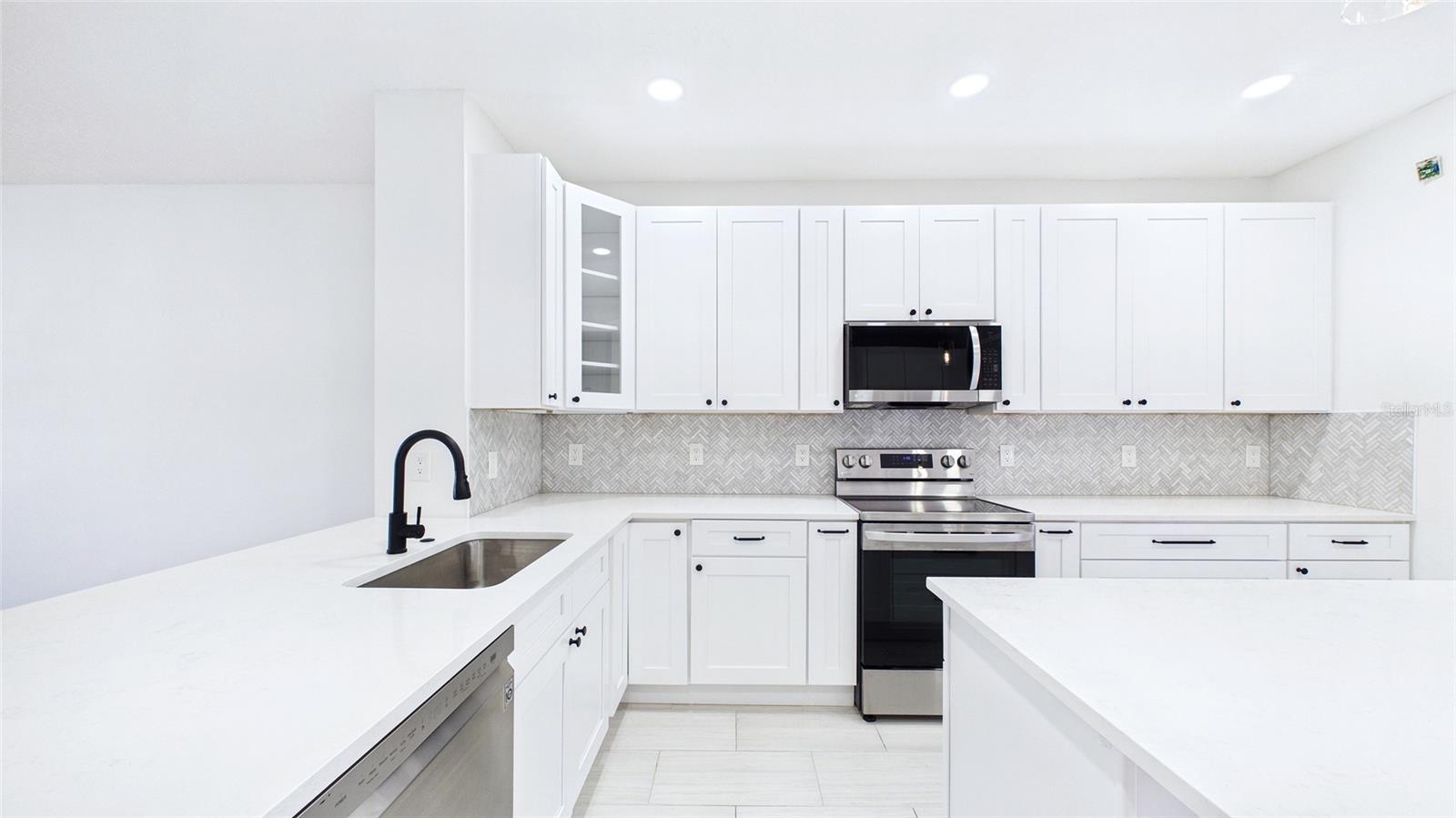 BAYSHORE WEST - Residential Lease