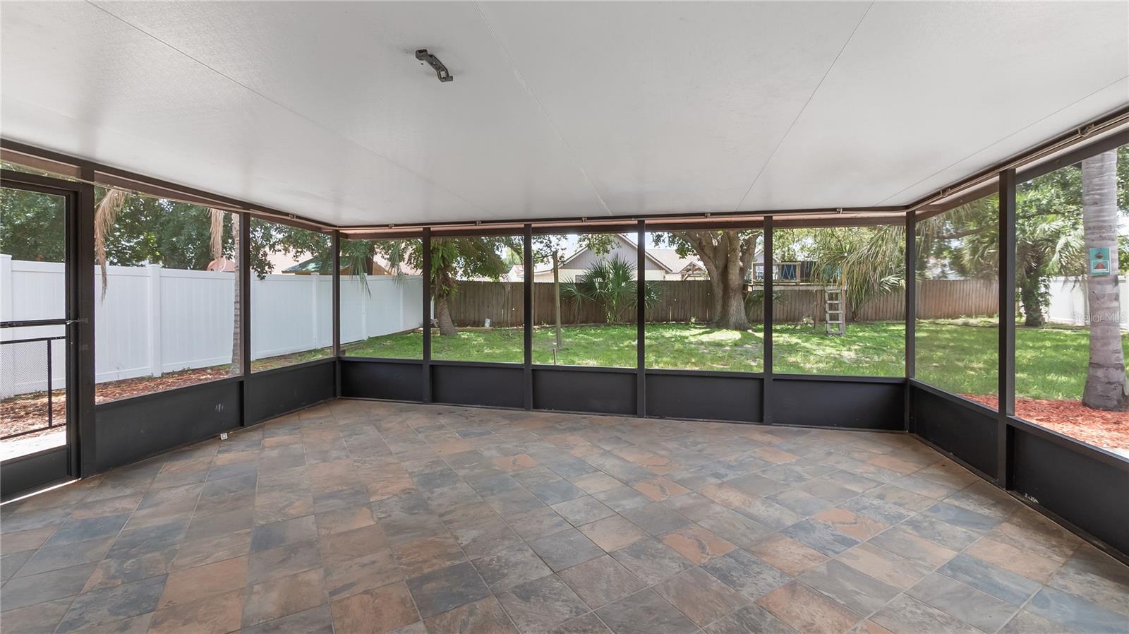 VALENCIA HILLS - Residential