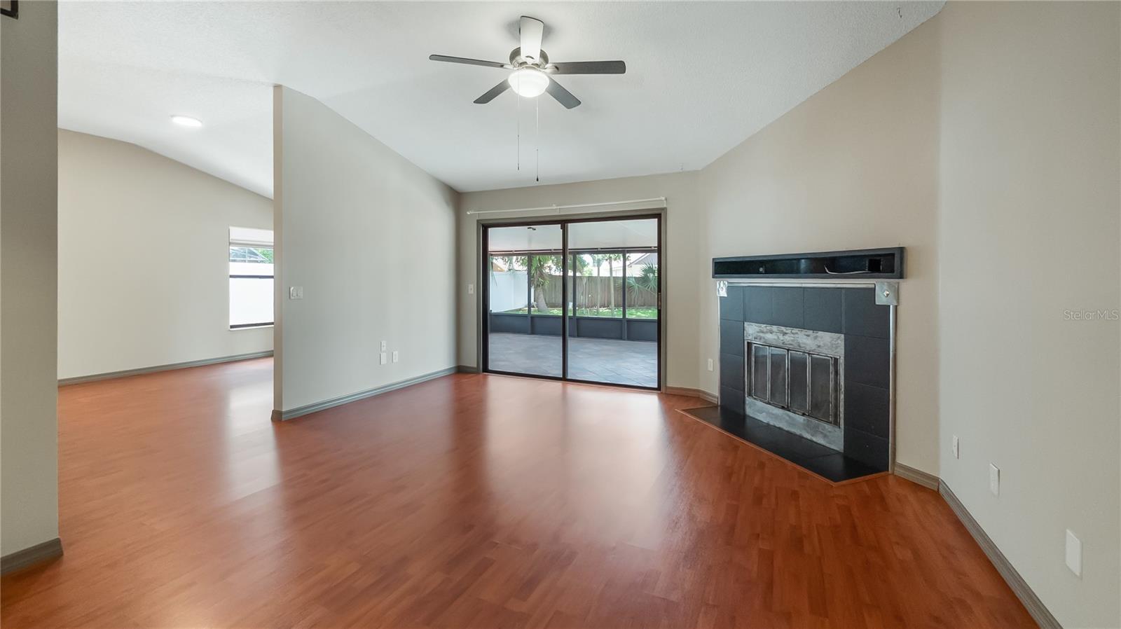 VALENCIA HILLS - Residential