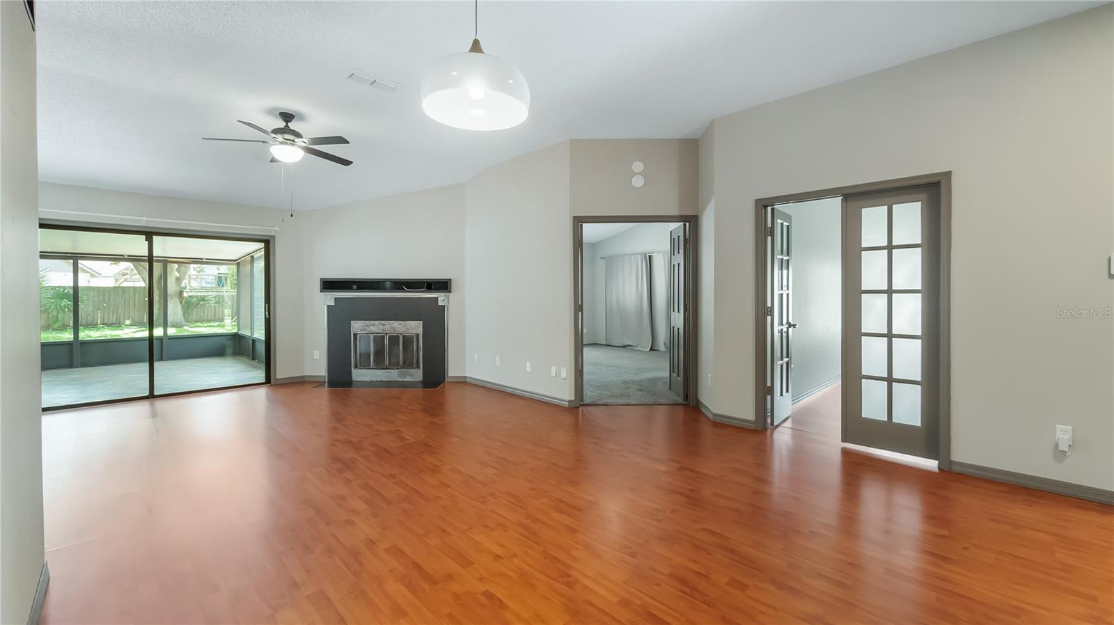 VALENCIA HILLS - Residential