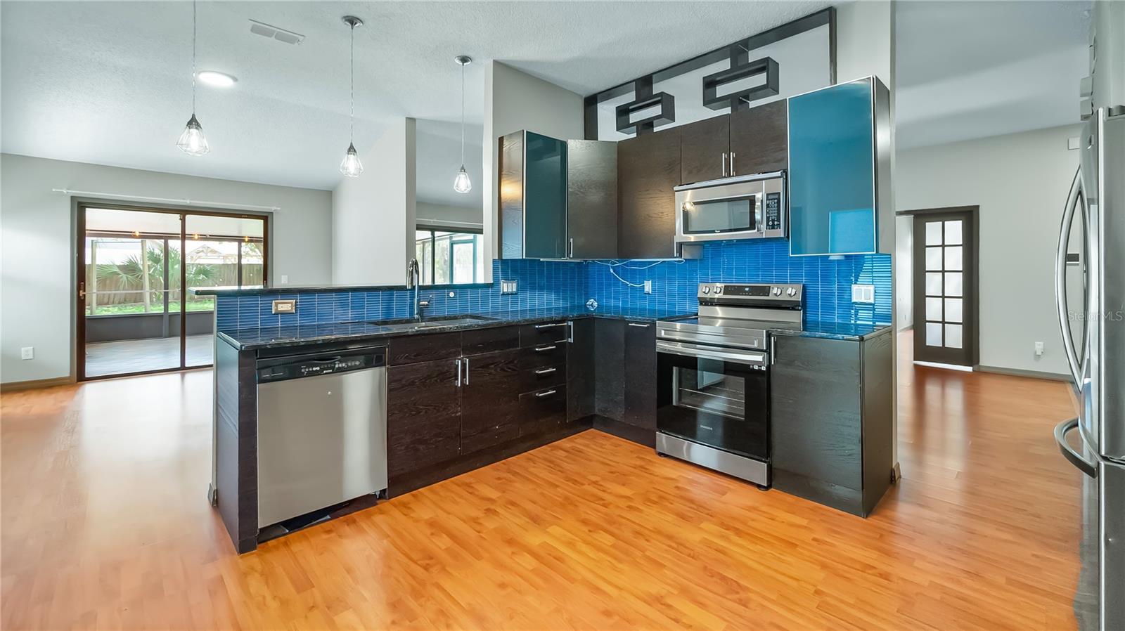 VALENCIA HILLS - Residential