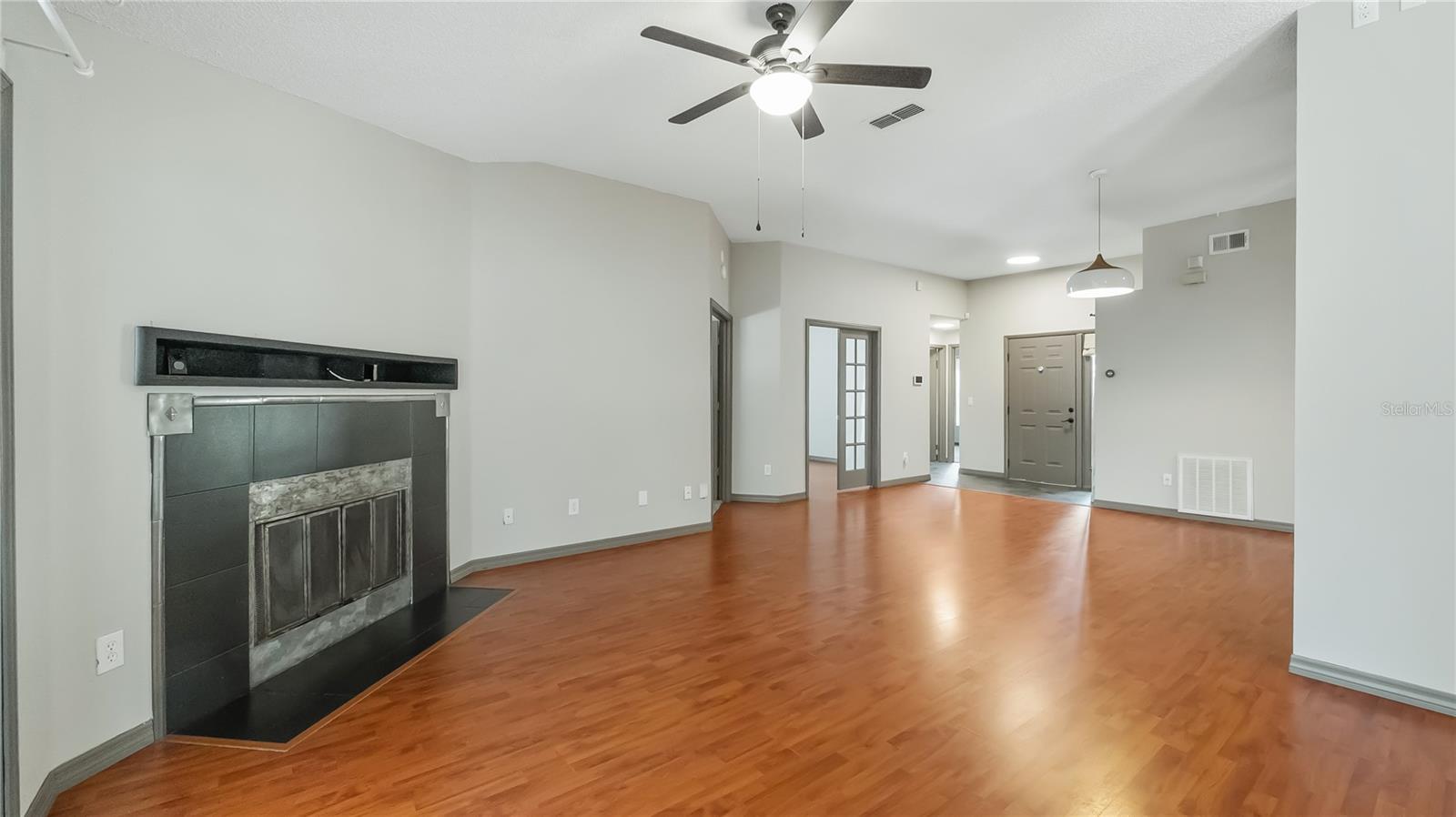 VALENCIA HILLS - Residential