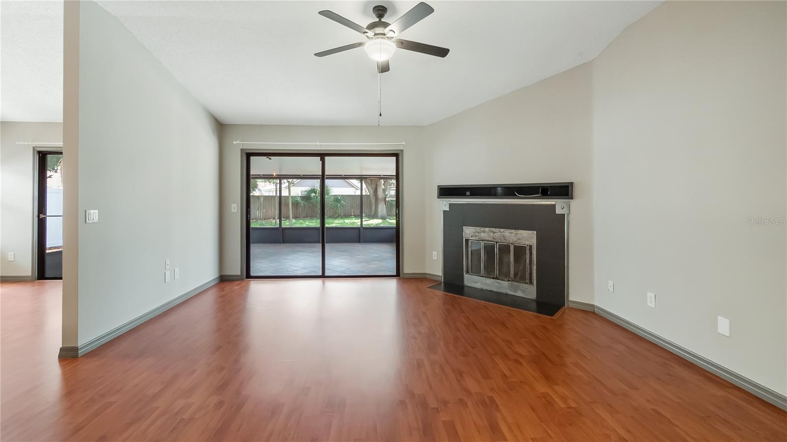 VALENCIA HILLS - Residential