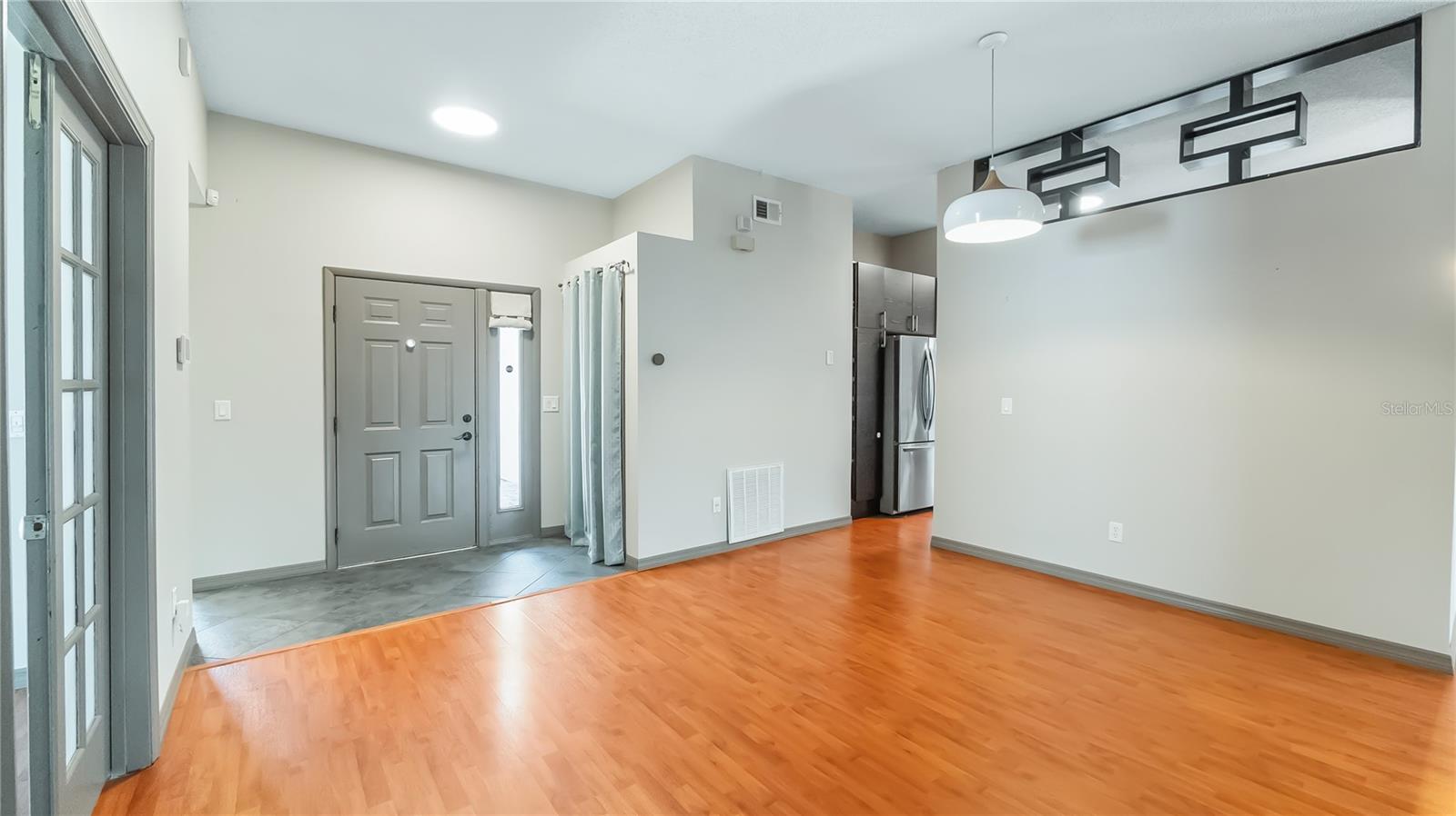 VALENCIA HILLS - Residential