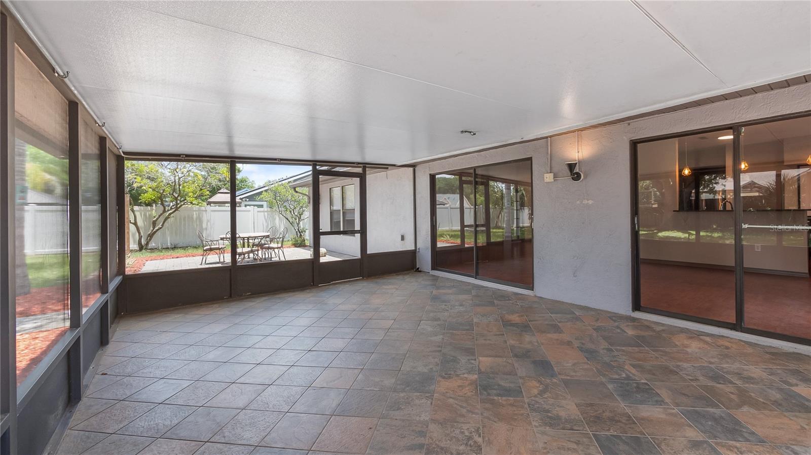 VALENCIA HILLS - Residential