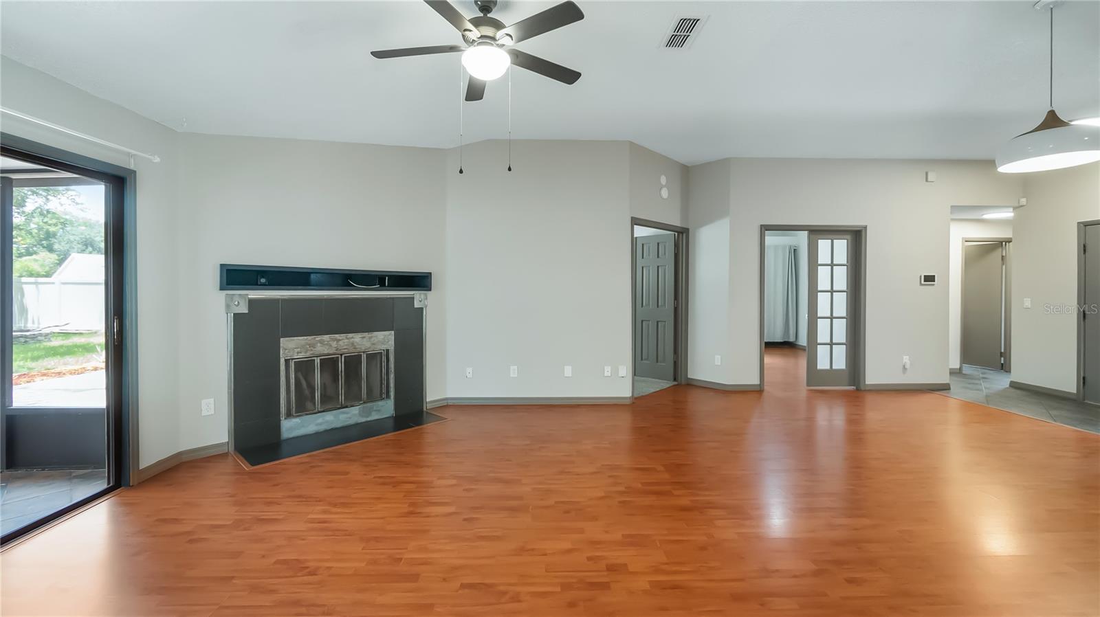 VALENCIA HILLS - Residential