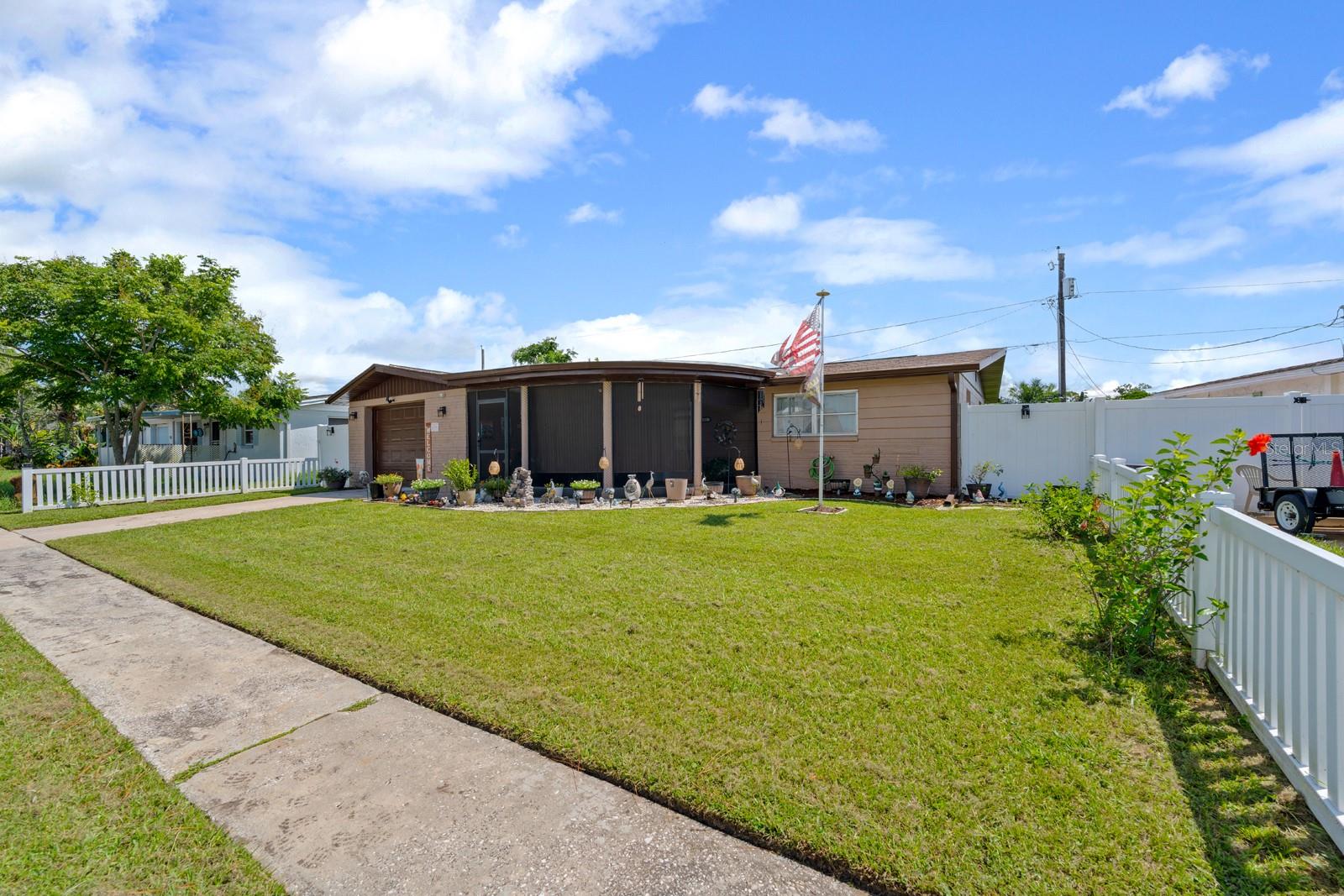 HOLIDAY GARDENS - Residential