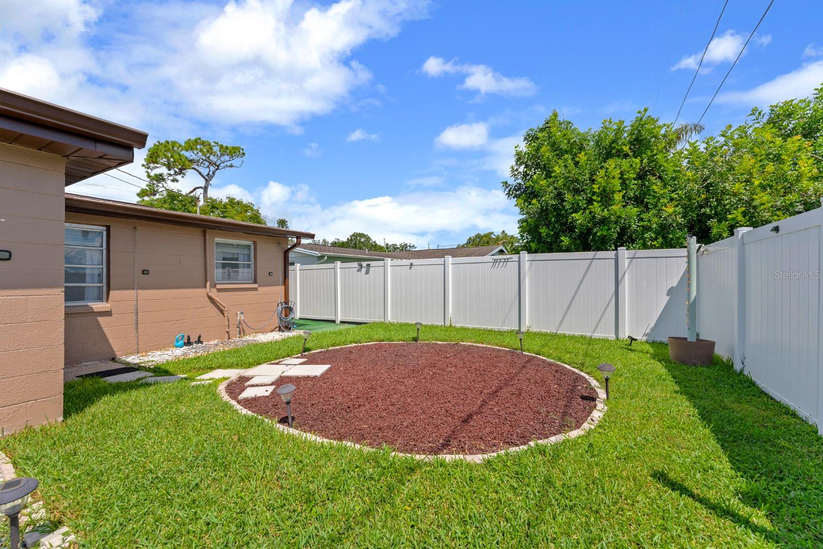 HOLIDAY GARDENS - Residential