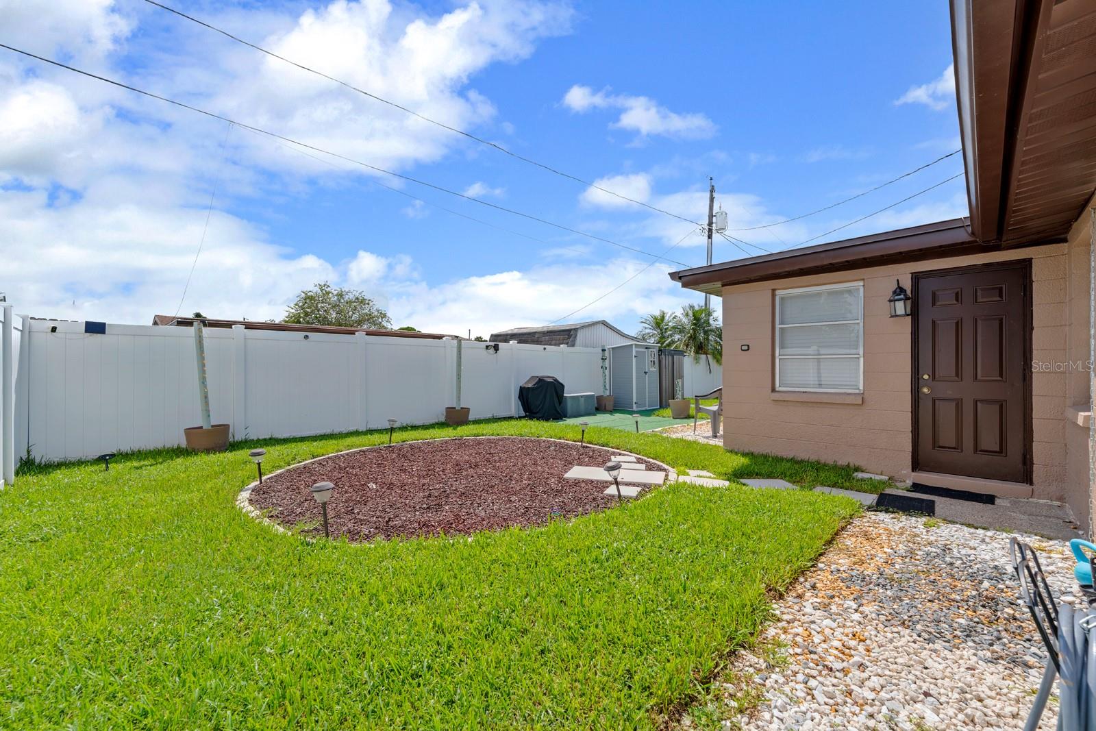 HOLIDAY GARDENS - Residential