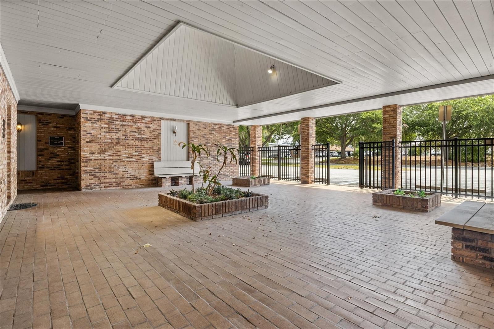 GASLIGHT COMMONS AN OFFICE CONDO - Commercial Lease
