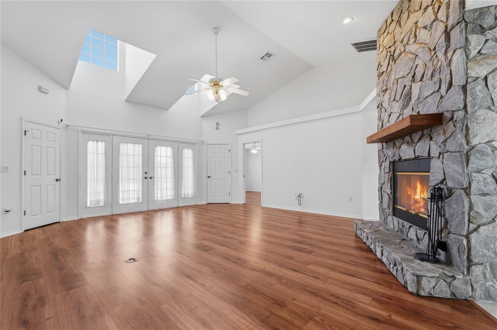 SPRING HILL - Residential