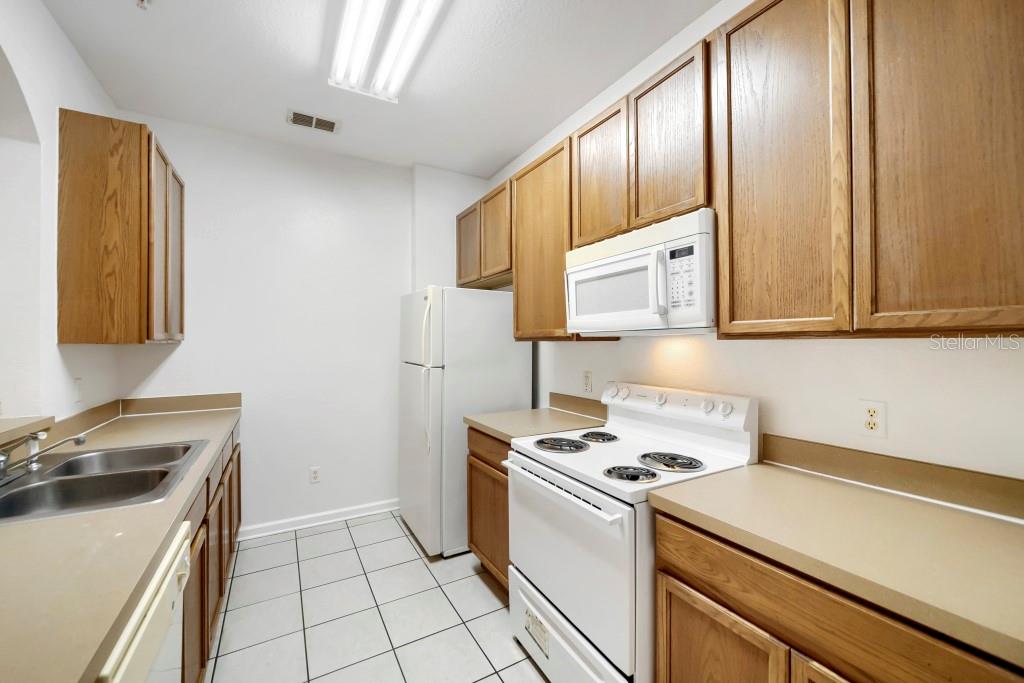 VENTURA AT STONEBRIDGE COMMONS CONDO PH 3 - Residential