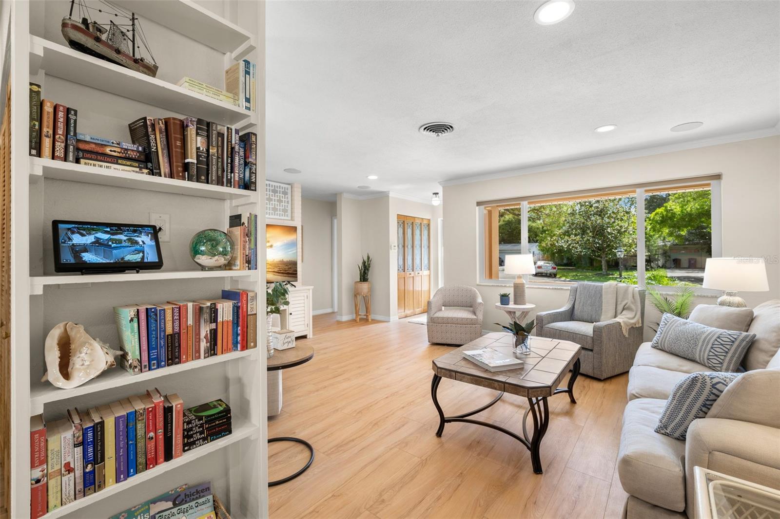 RIVIERA THE - Residential Lease