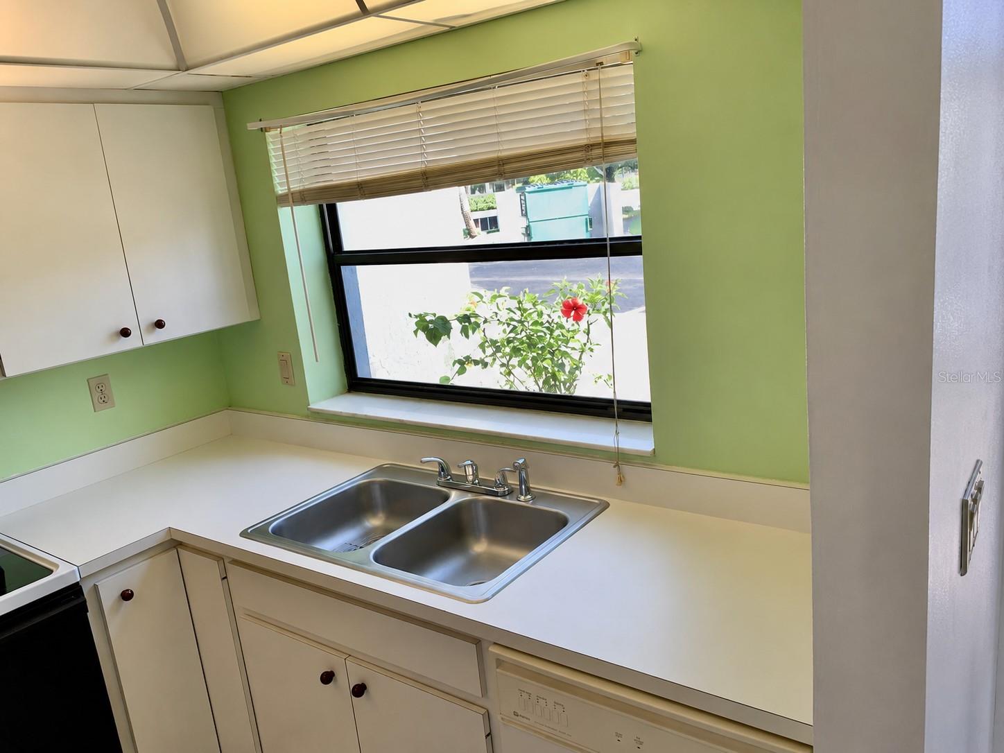 AQUA GARDENS TWNHS BLDG E - Residential Lease
