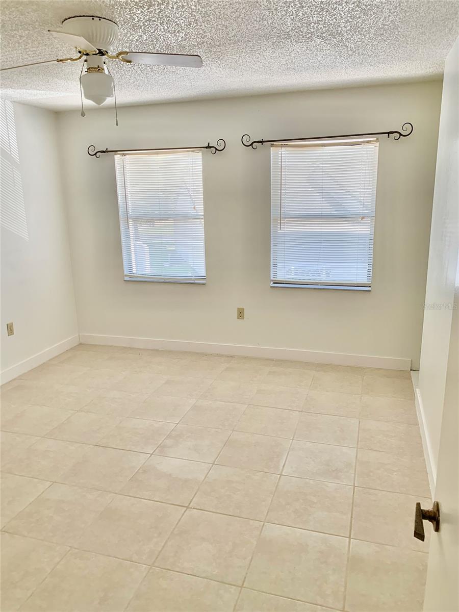 AQUA GARDENS TWNHS BLDG E - Residential Lease