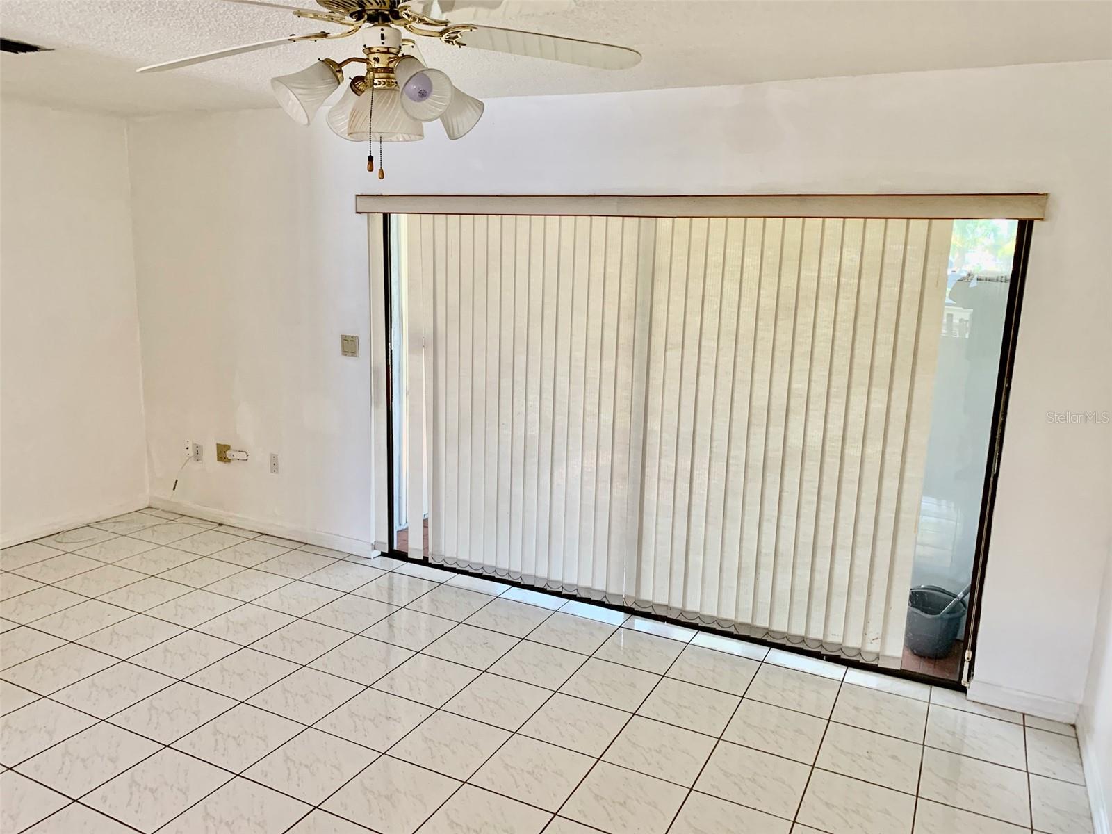 AQUA GARDENS TWNHS BLDG E - Residential Lease