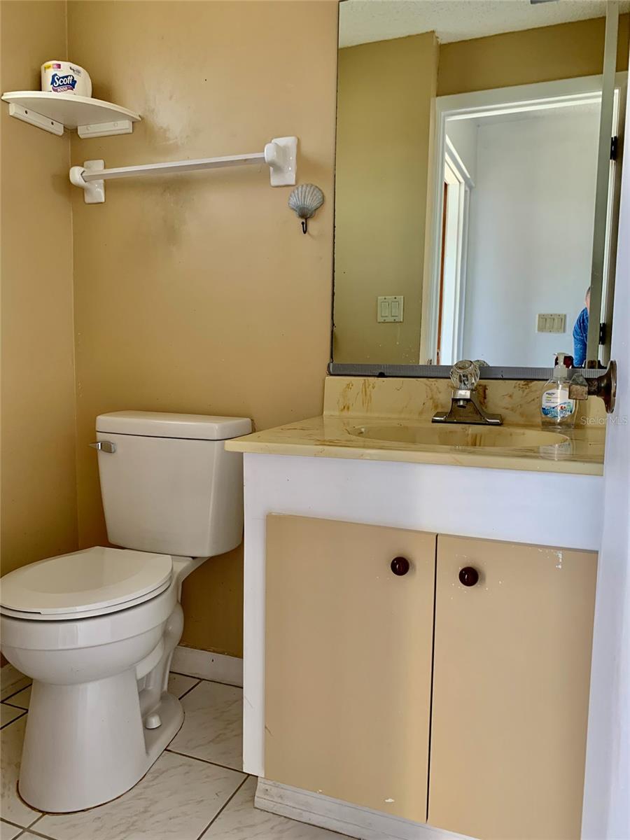 AQUA GARDENS TWNHS BLDG E - Residential Lease