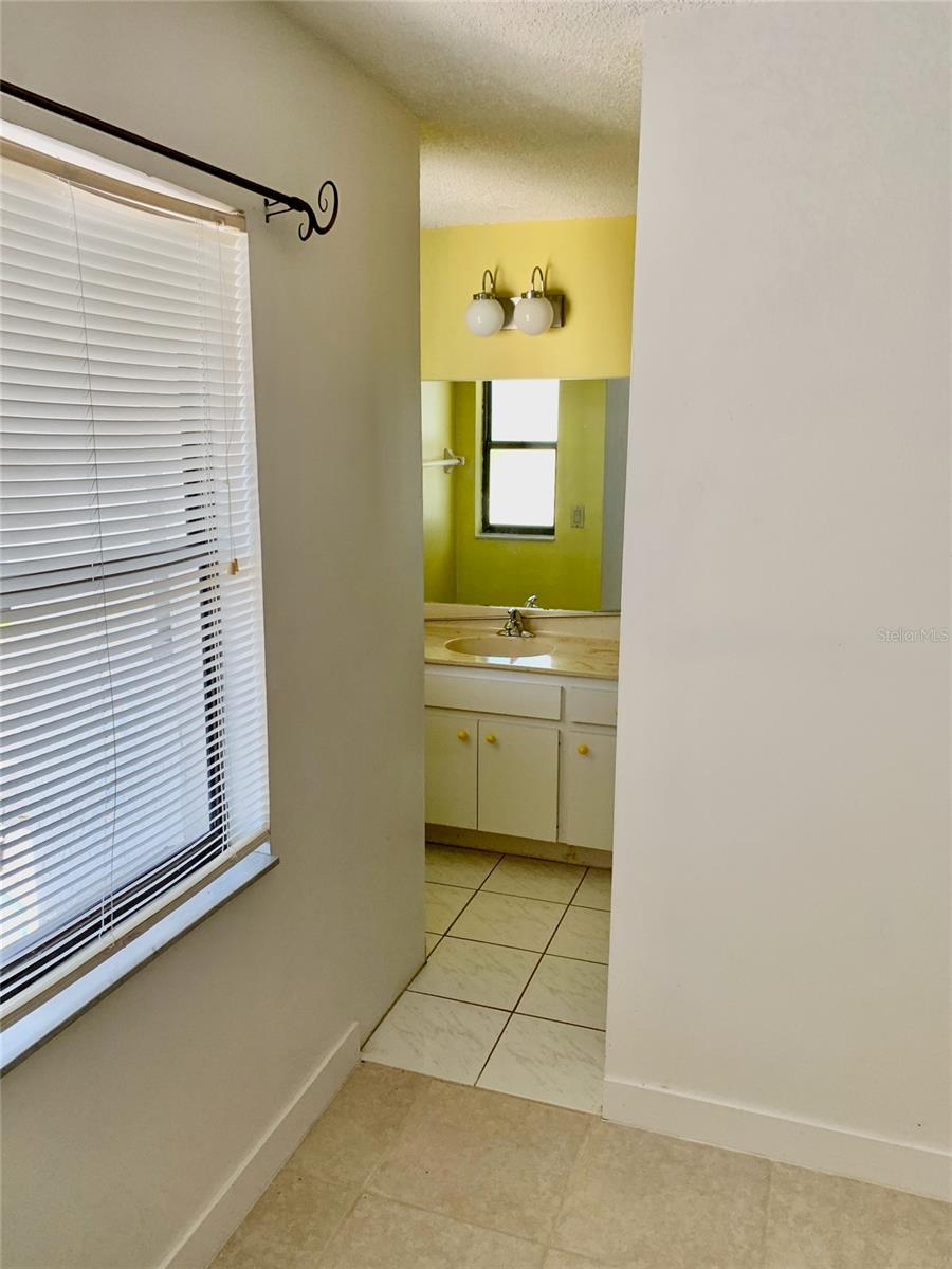 AQUA GARDENS TWNHS BLDG E - Residential Lease